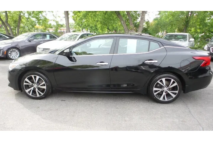 $12975 : 2017 Maxima 3.5 SV image 9