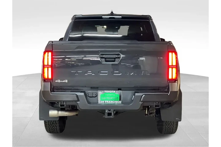 $35988 : Gold Certified 2025 Tacoma SR image 4