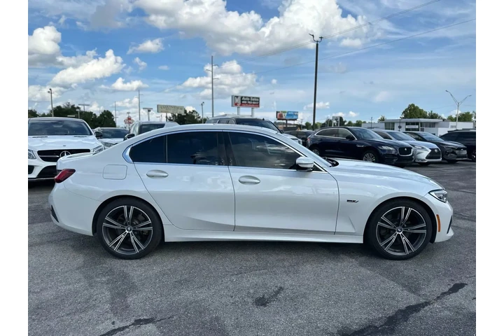 2022 BMW 3 SERIES 330E SEDAN image 9