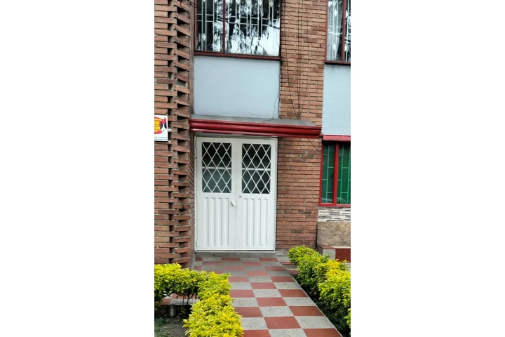 $260000000 : vendo apartamento en la guaca image 1