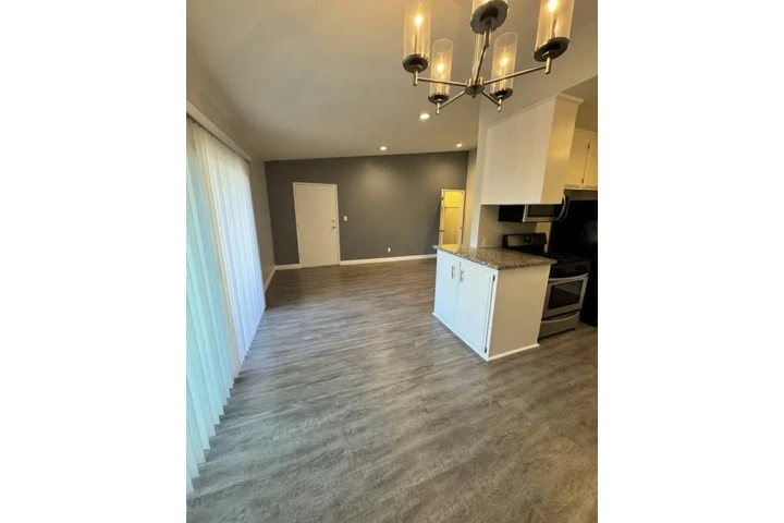 $1200 : APTO PRIVADO EN LOS ÁNGELES CA image 3