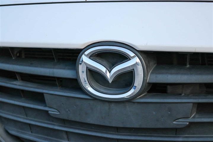 $12100 : Pre-Owned 2016 Mazda3 i Sport image 9