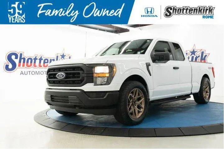 $39000 : Ford F-150 2023 4x4 XL 4dr S image 1