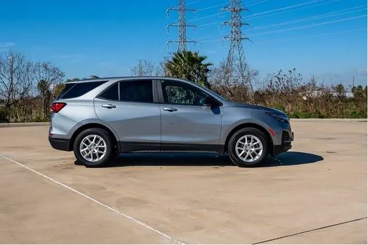 $19196 : Chevrolet Equinox 2023 LS 4d image 2