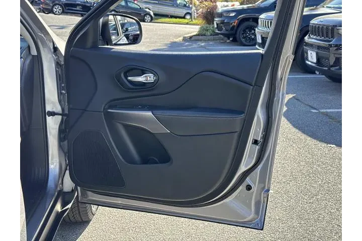 $16000 : Jeep Cherokee 2021 4x4 Latit image 10