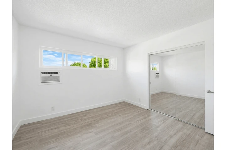 $2470 : 2.5x the rent minimum image 9