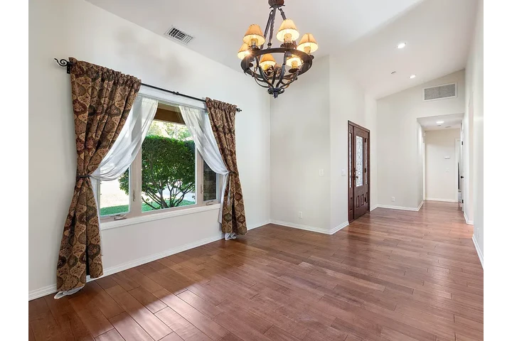 $1600 : Welcome to this beautifully image 1