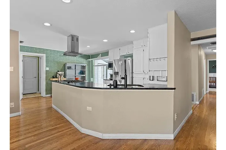 $2450 : HOUSE AVAILABLE IN DENVER CO image 9