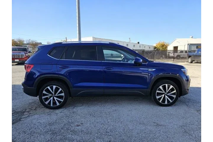 $20500 : Volkswagen Taos 2024 SE 4dr image 2