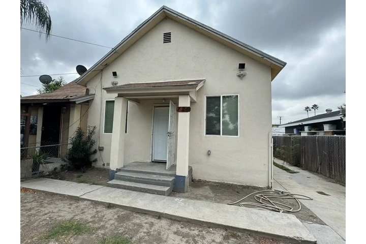 $2300 : casa en san bernardino image 1