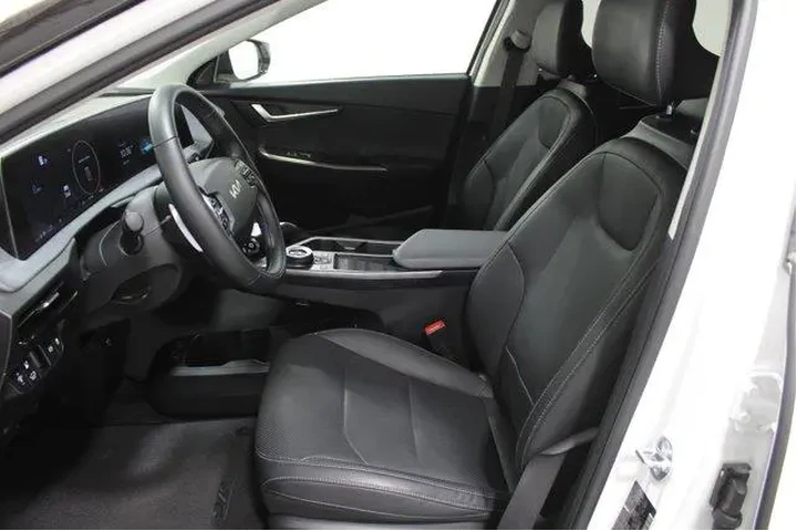 $27981 : Kia EV6 2024 Wind 4dr Crosso image 3