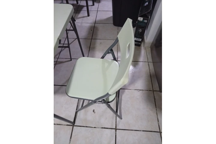$1500 : Mesa y sillas plegables image 4