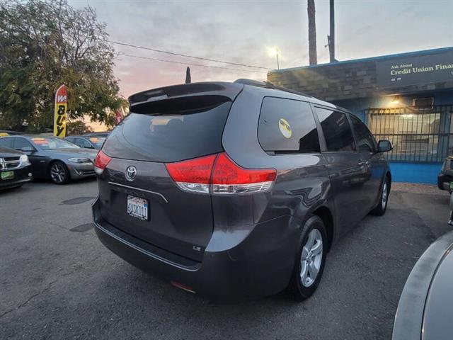 $10899 : 2012 Sienna LE 7-Passenger Au image 6