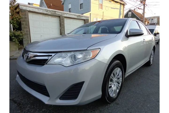 $9950 : 2014 Camry LE image 2