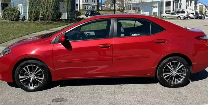 $9000 : 2016 COROLLA LE PLUS image 2