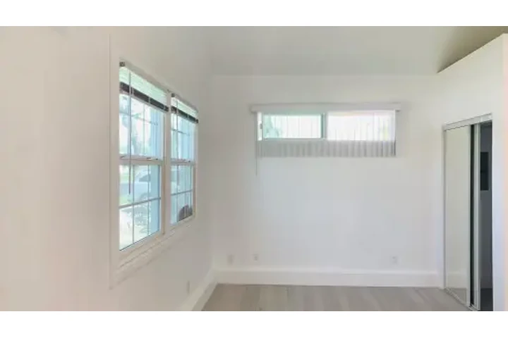 $1700 : RENTO-ESTUDIO Downey image 6