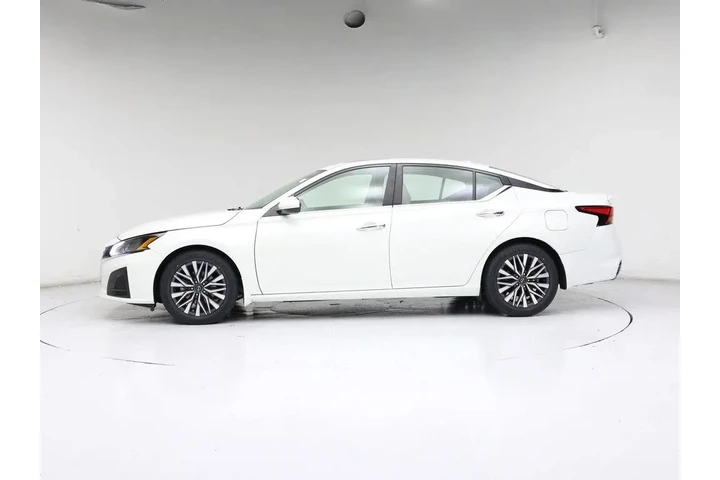 $21998 : Nissan Altima 2023 2.5 SV 4d image 3
