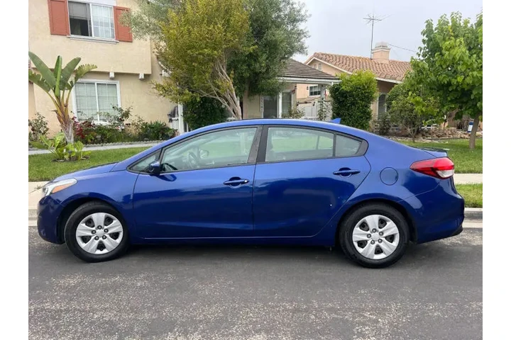 $6200 : 2017 Forte LX image 5