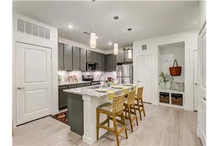 $1730 : Rental property with 2 bedro image 3