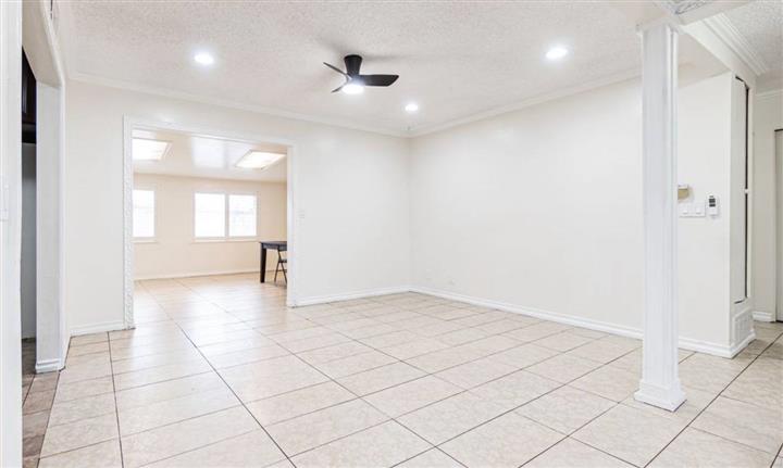 $2600 : Completely remodeled image 4