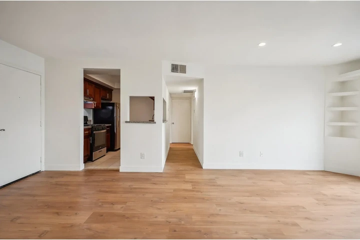 $1100 : Cozy 1-Bedroom and 1-Bathroom image 2