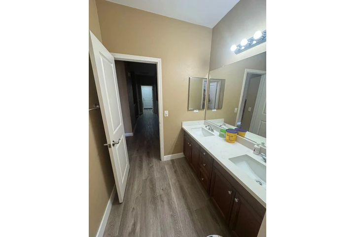 $1000 : Rooms for rent in Eastvale image 4