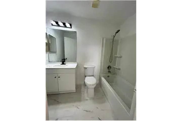 $2500 : Rental property with 3 bedro image 6