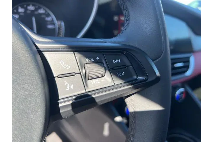 $19995 : Alfa Romeo Giulia 2020 AWD T image 10