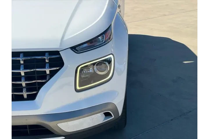 $15886 : Hyundai VENUE 2023 Limited 4 image 4