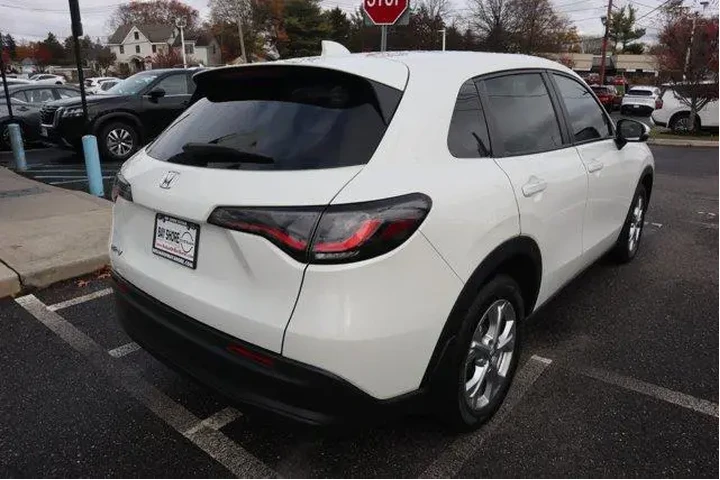 $20846 : Honda HR-V 2025 LX 4dr Cross image 6