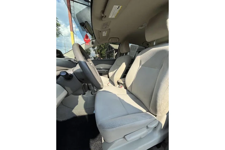 2009 Yaris S image 10