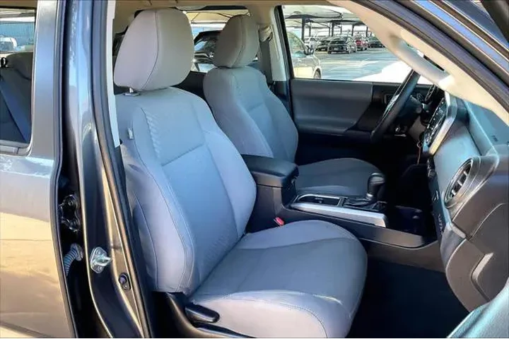 $30982 : Toyota Tacoma 2021 4x2 SR5 V image 7