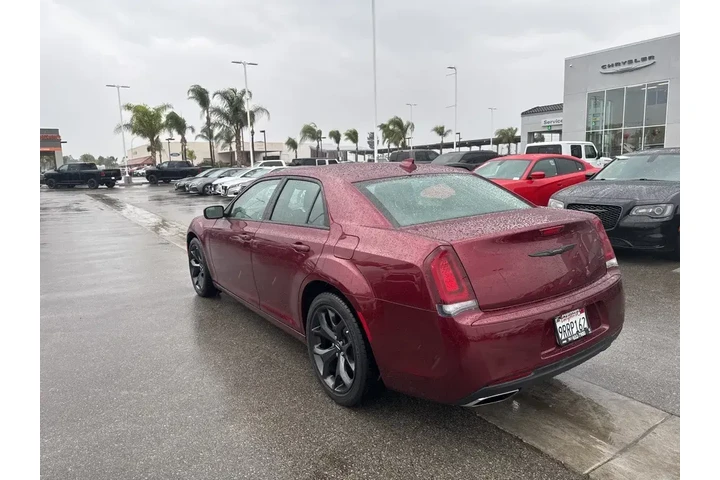$29498 : Chrysler 300 2023 Touring 4d image 6