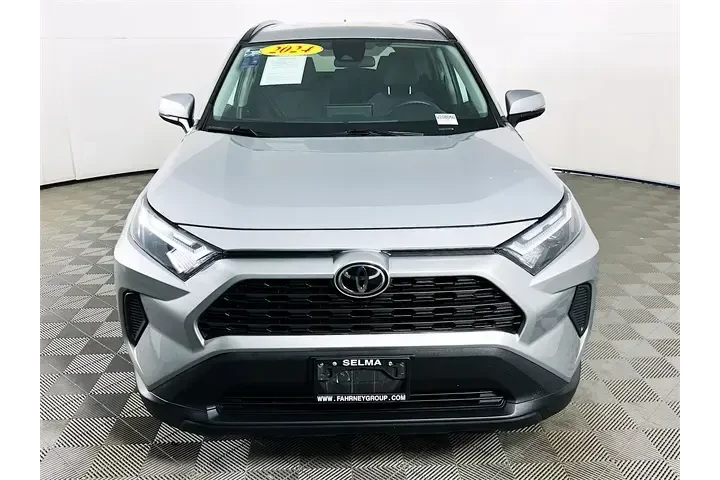 $25800 : Toyota RAV4 2024 XLE 4dr SUV image 2