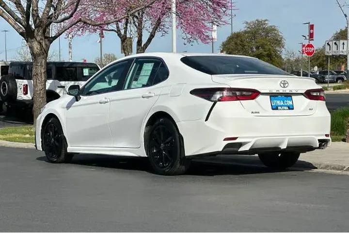 $27995 : Toyota Camry 2024 SE 4dr Sed image 6