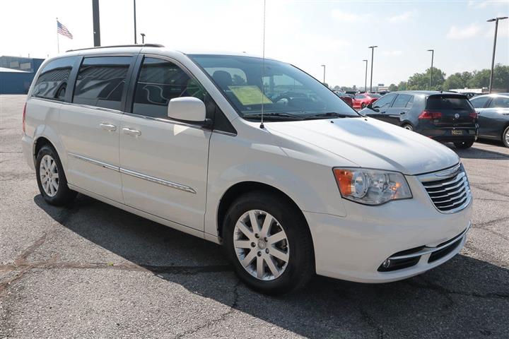 $10949 : 2013 Town & Country Touring image 3