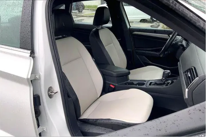 $12495 : Volkswagen Jetta 2019 R-Line image 7