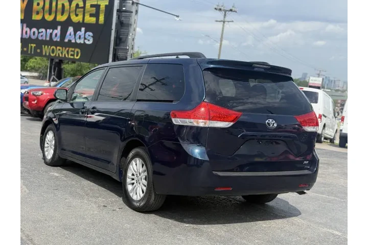 $14495 : 2012 Sienna XLE 8-Passenger image 7