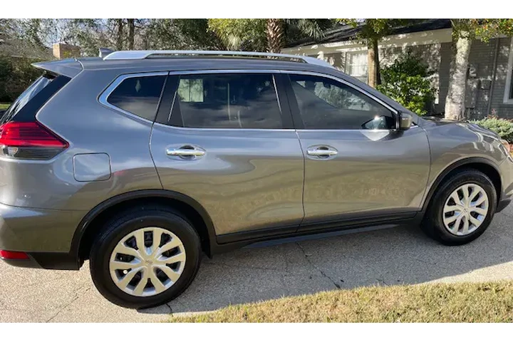 $6800 : 2017 Nissan rogue S image 3