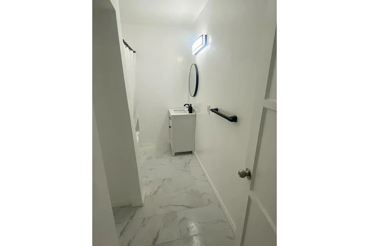 $800 : Beautiful ..San Bernardino, CA image 5