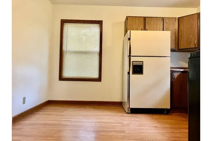 $800 : 1 beds and 1 baths available image 4