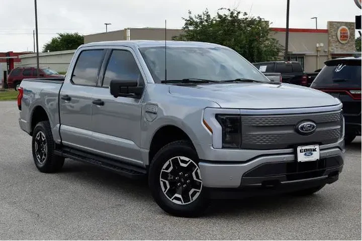 $38925 : Ford F-150 Lightning 2023 AW image 2