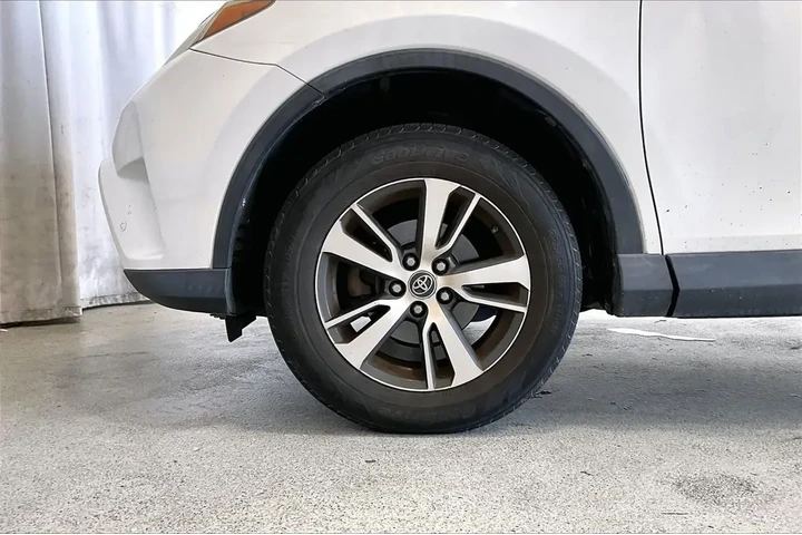 $16991 : Toyota RAV4 2017 XLE 4dr SUV image 6