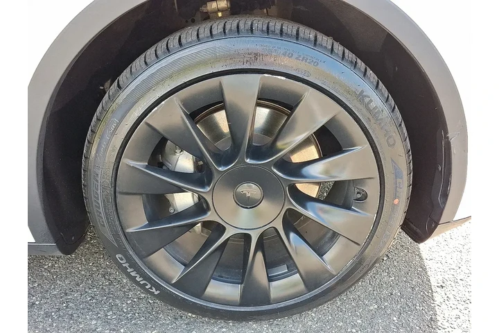 $24319 : Tesla Model Y 2021 AWD Long image 9