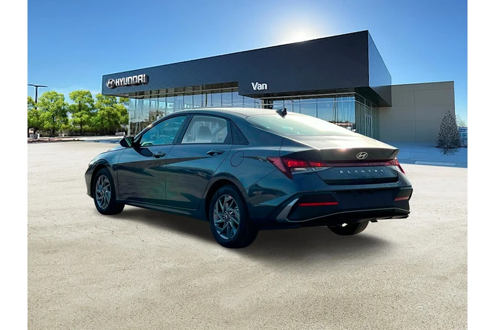 $17900 : Hyundai ELANTRA 2024 SEL 4dr image 5