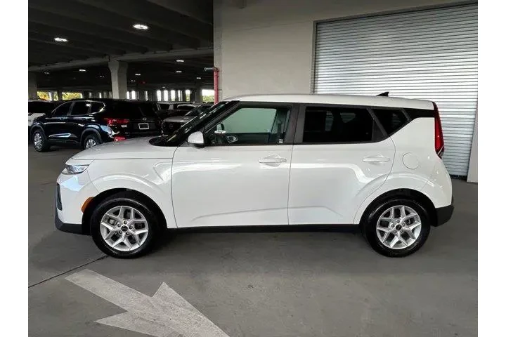 $10991 : Kia Soul 2020 LX 4dr Crossov image 8