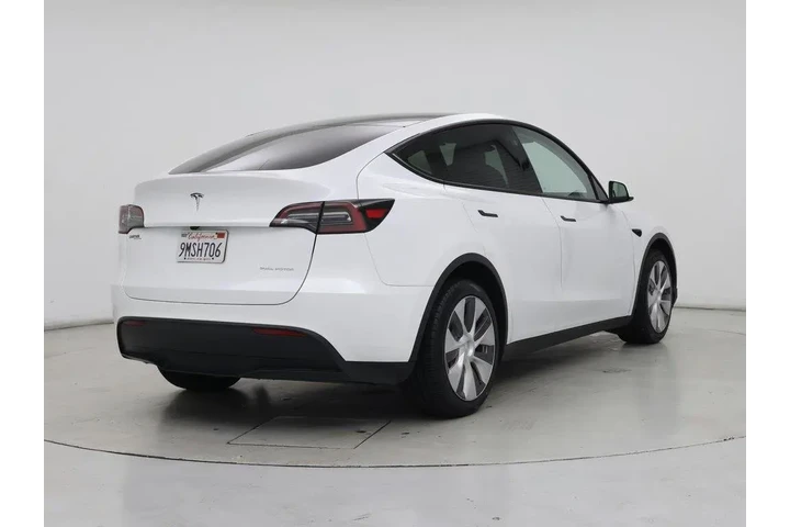 $37998 : Tesla Model Y 2024 AWD Long image 8