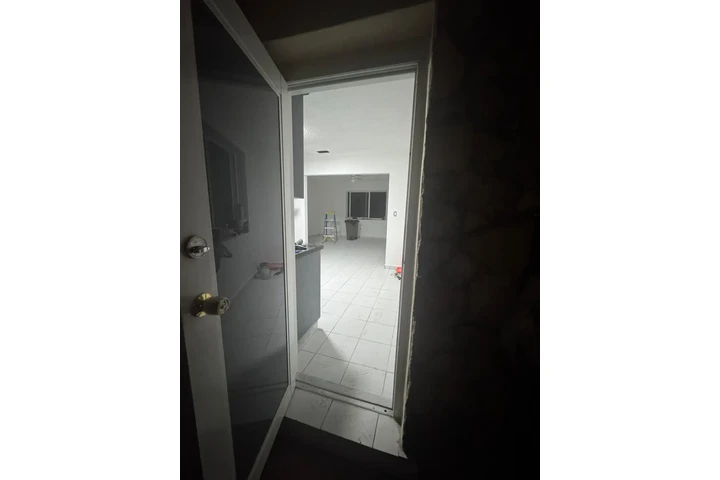 $3000 : RENTO CASA RECIEN REMODELADA. image 8