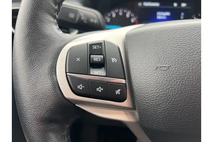 $26925 : Ford Explorer 2023 AWD XLT 4 image 9