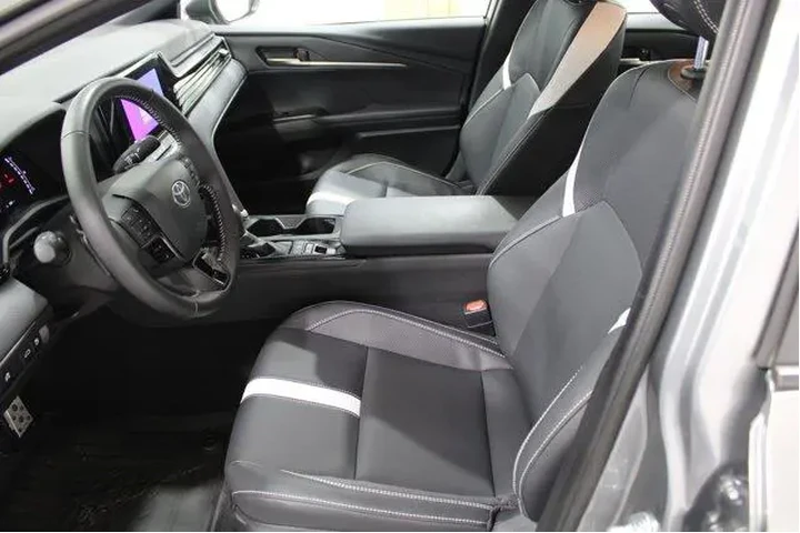 $31955 : Toyota Camry 2025 SE 4dr Sed image 3